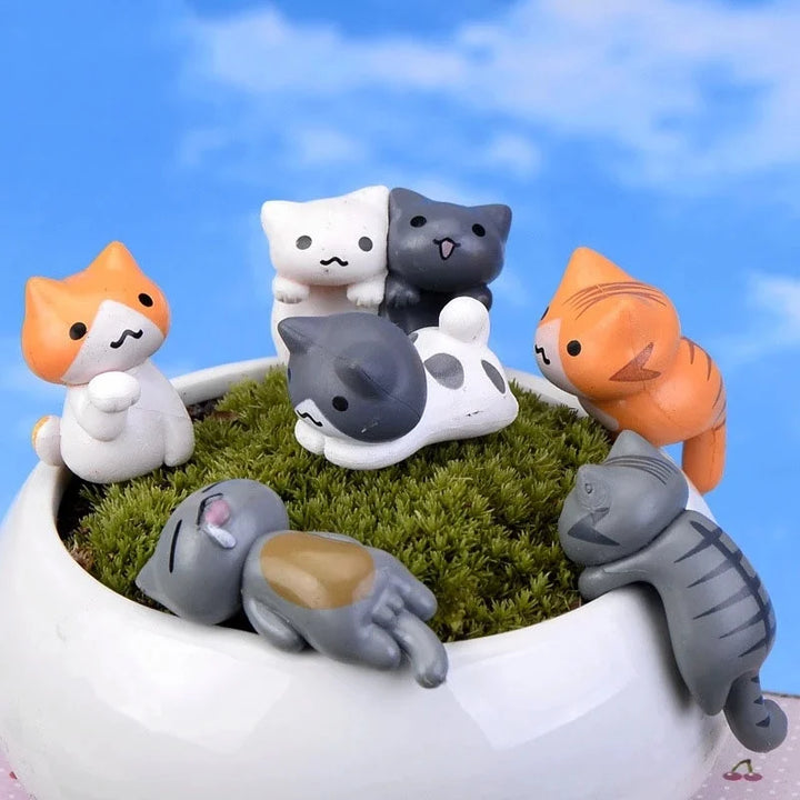 Miniatyr-katter som livar upp stämningen